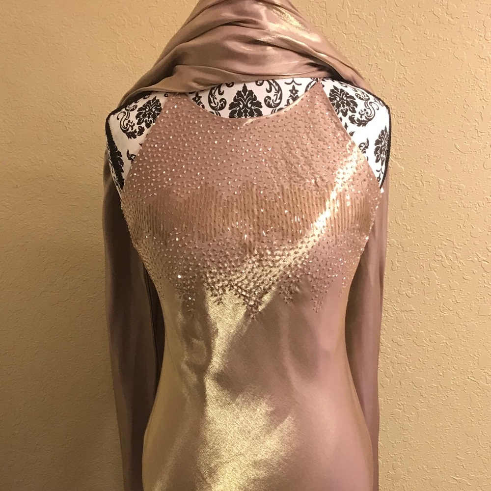 Cachet long gown in orchid silky material size 4 - Picture 2 of 8